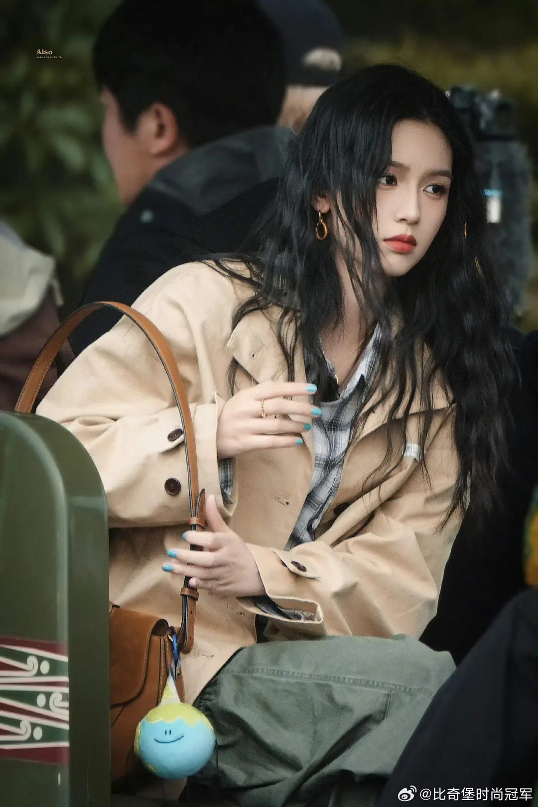 周也这几天的综艺造型秒了她自己的机场穿搭和起司粥😬 