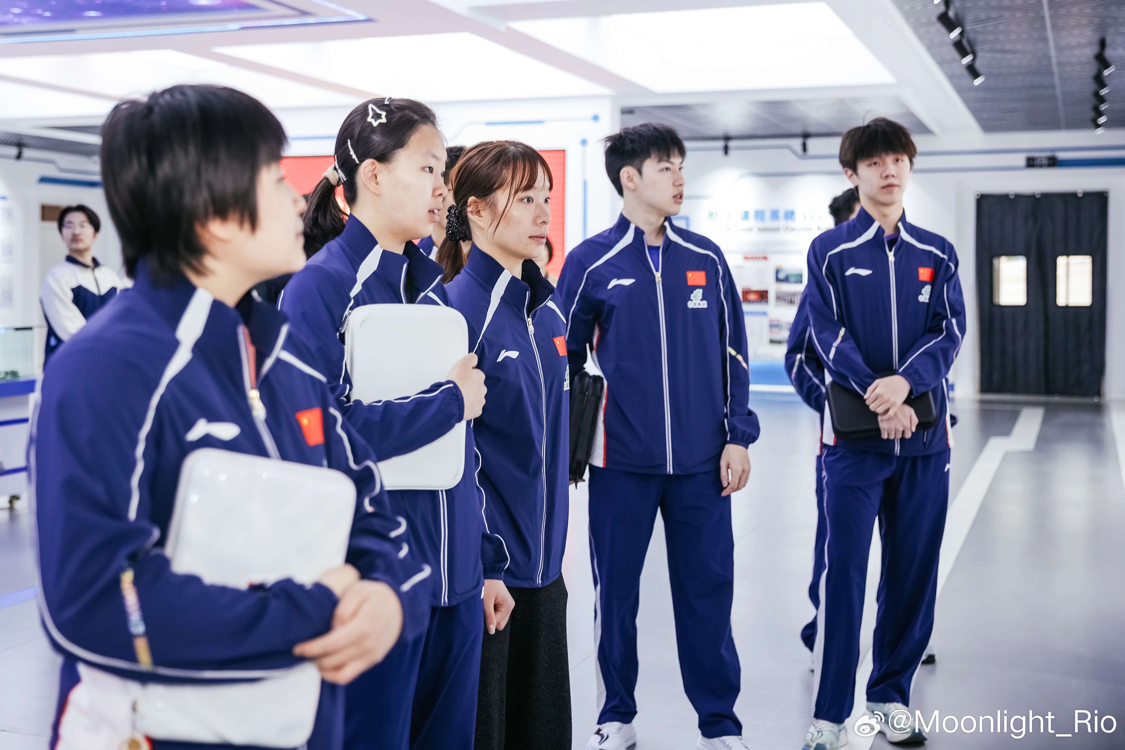 为弘扬国乒精神，普及乒乓球运动，丰富校园文化生活，4月7日上午，“国乒进校园”主