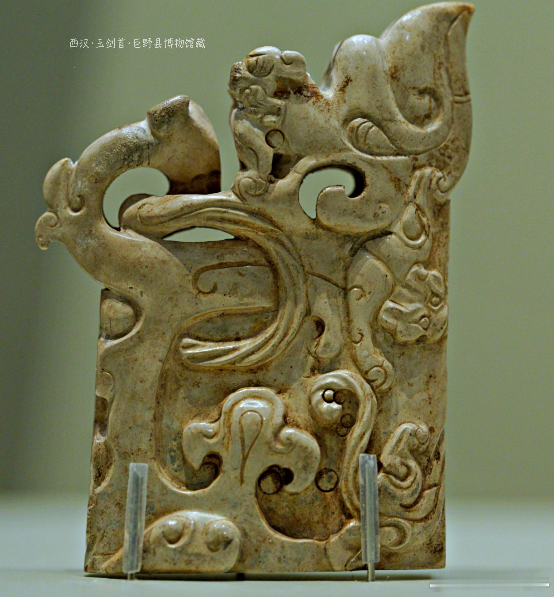 #禮運東方-山东古代文明精粹# 玉剑饰｜以美石良玉装饰的古剑是主人身份、地位的象
