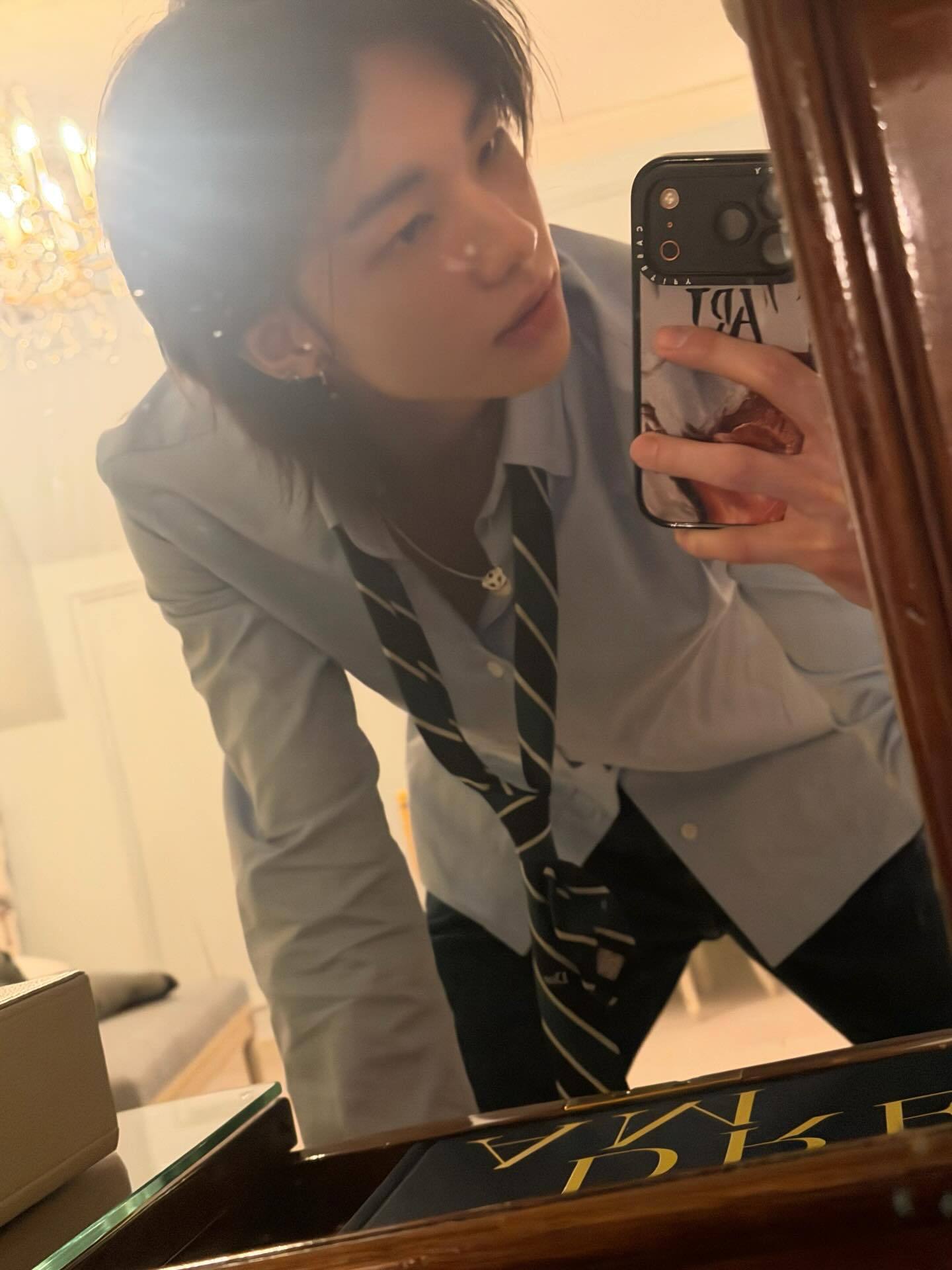 Dior Boy Hyunjin黄铉辰上线，大秀前的一组照片预热 ～巴黎男装周男