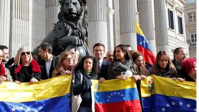 曾经富过沙特的委内瑞拉，为何现在这么惨？
 
回想上个世纪，委内瑞拉是整个拉美最