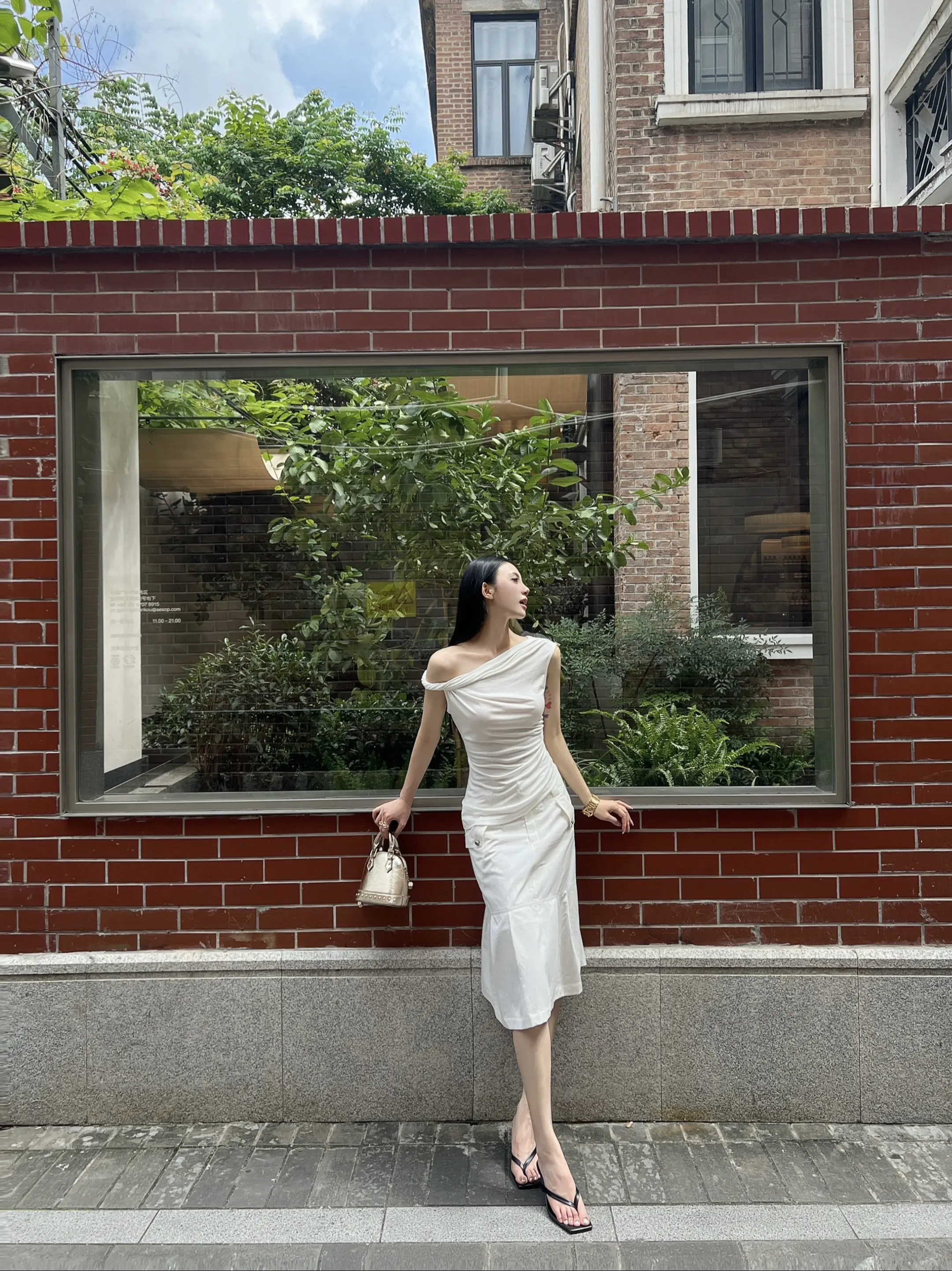 一个人的时候我想到处转转，两个人的时候我只想呆在你身边。