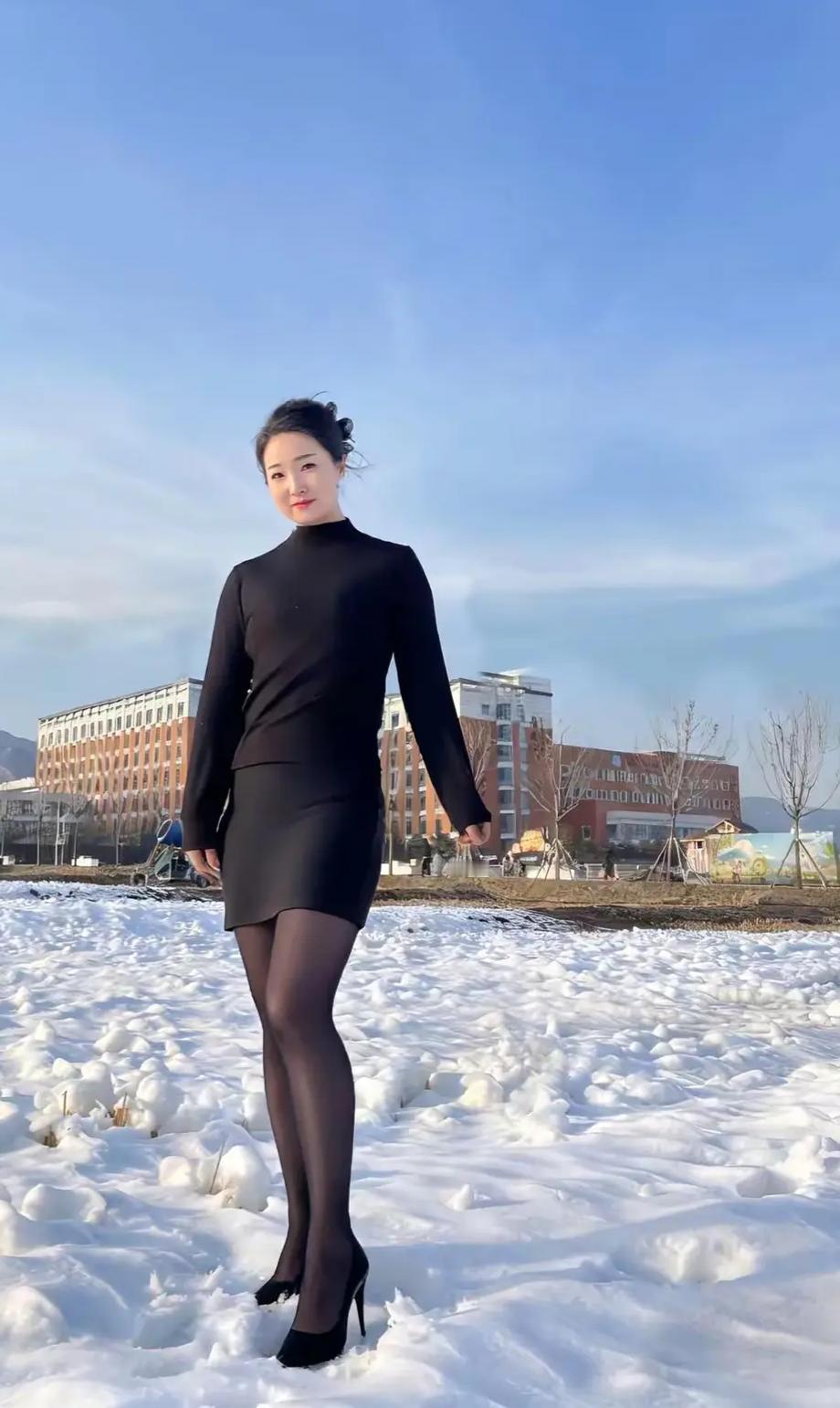 美不美丽另说，但肯定冻人[奸笑][奸笑][奸笑]
美丽冻人 高雅气质美女 冬季 