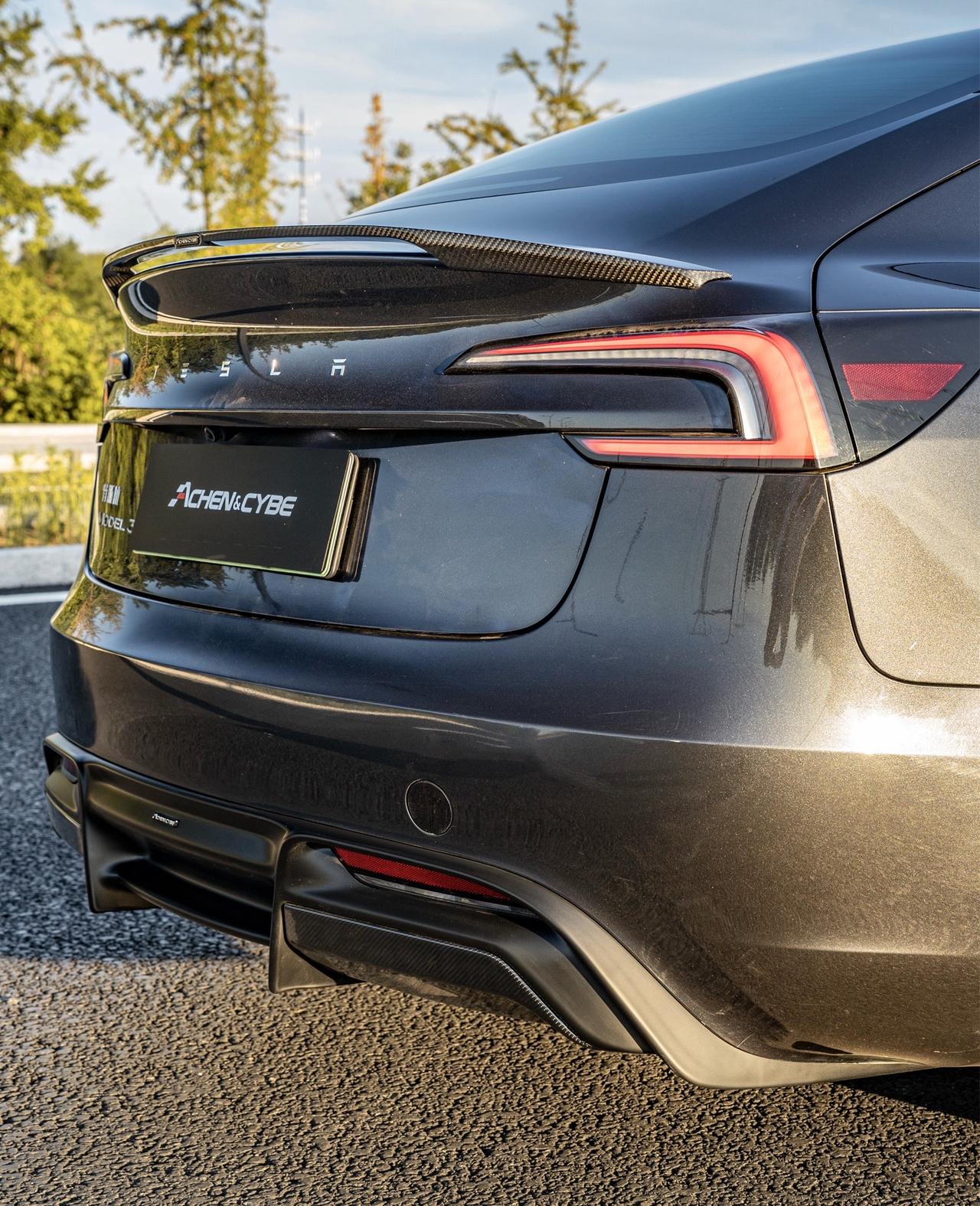 组件包含：引擎盖饰板、前唇、后唇、尾翼、BB02轮毂，让你的特斯拉Model 3