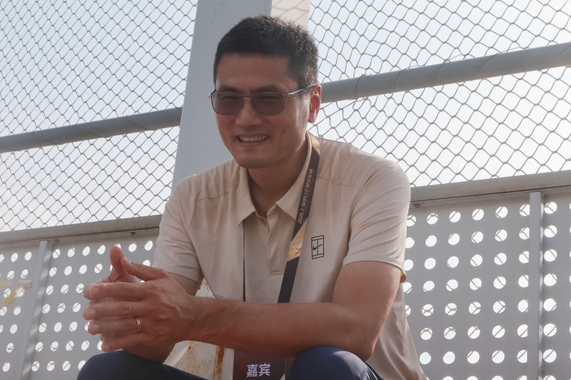 记者：邵佳一携国足助教重回青岛，现场观战西海岸V铜梁龙