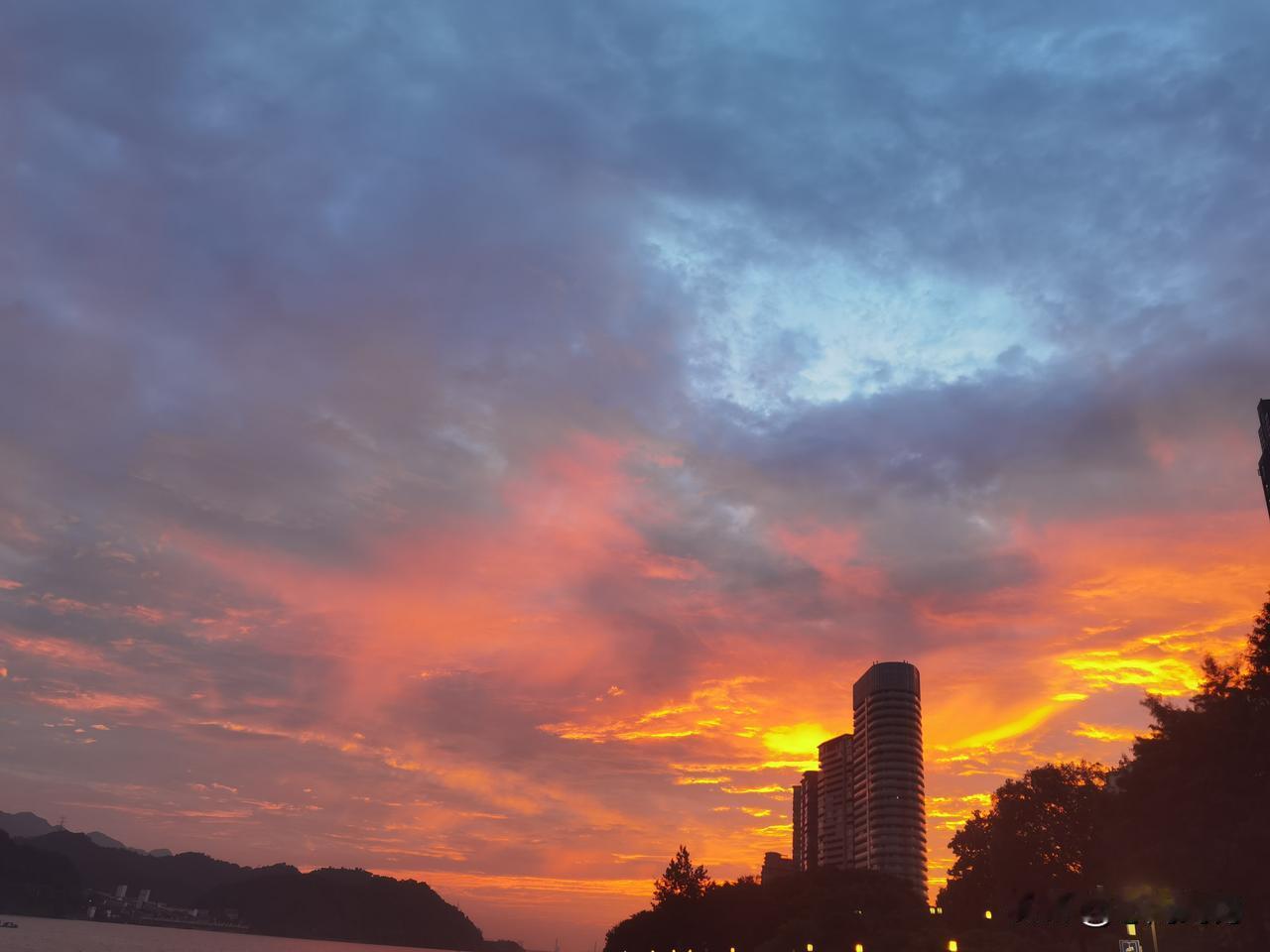 晨曦初露
