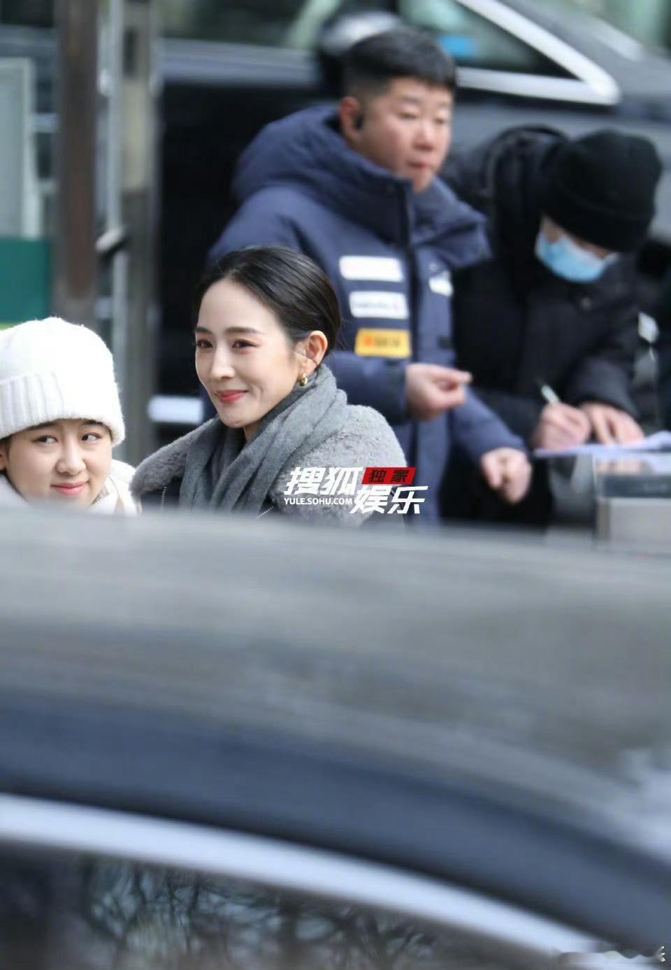 张钧甯春晚路透美成这样了 张钧甯春晚首联排状态绝了！大光明发型配简约穿搭，松弛淡