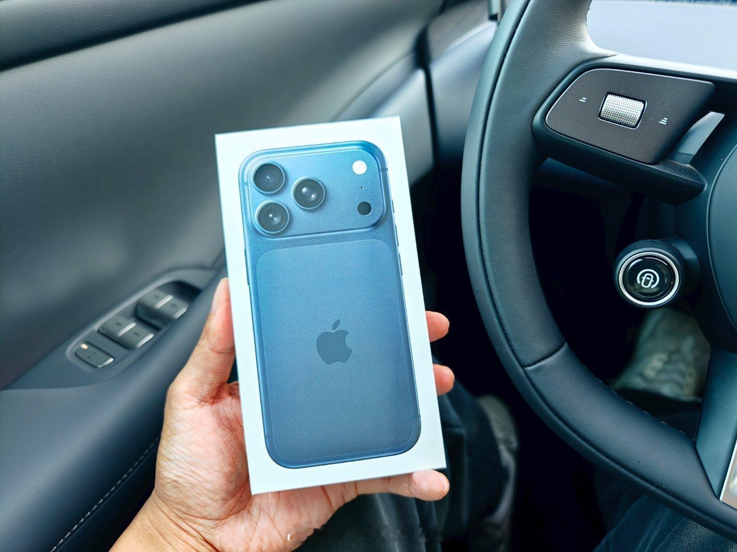 嗯，我的iPhone17 Pro也到了，到家拆[嘻嘻]iPhone17实体上手第