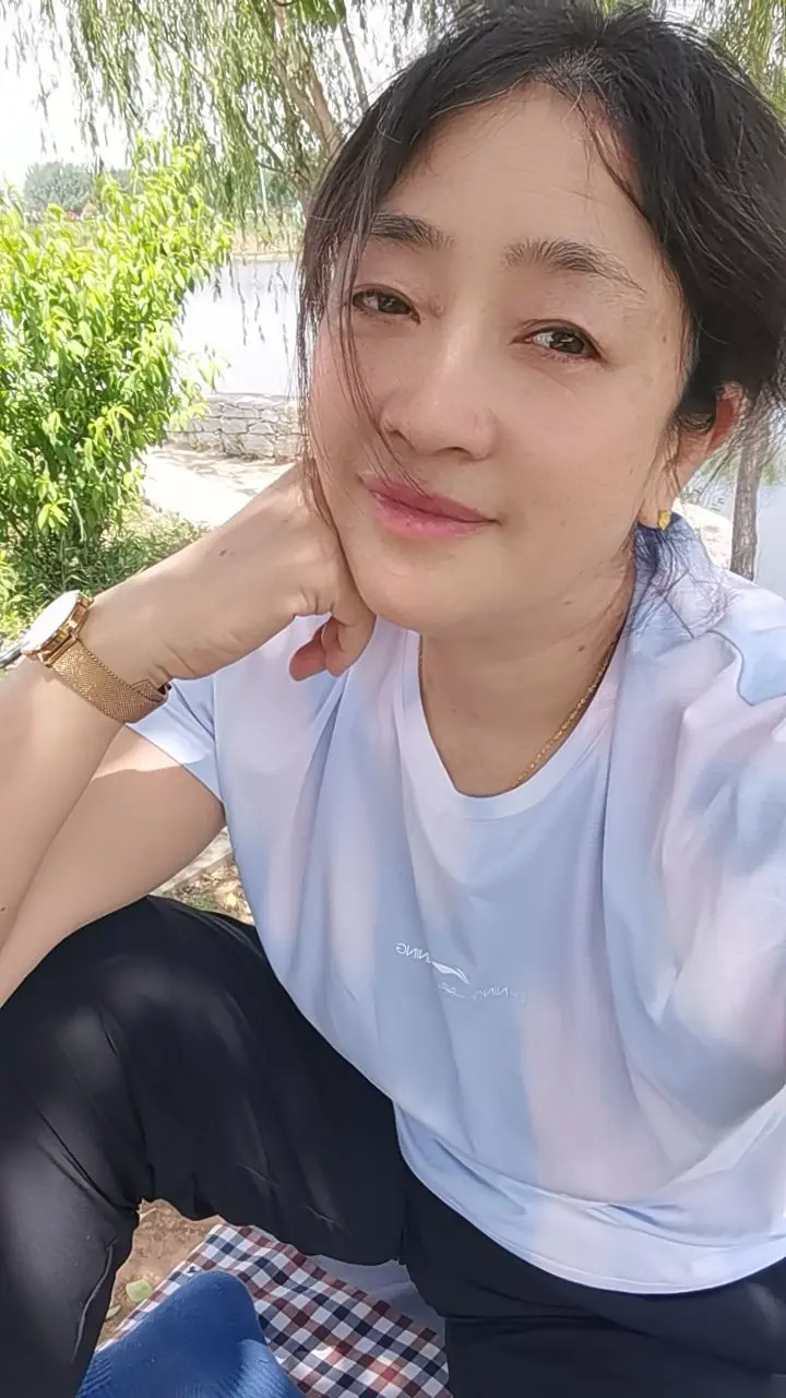 行至中年始得悟, 淡看红尘是与非, 心若宁静风亦和, 岁月悠悠自无悔…