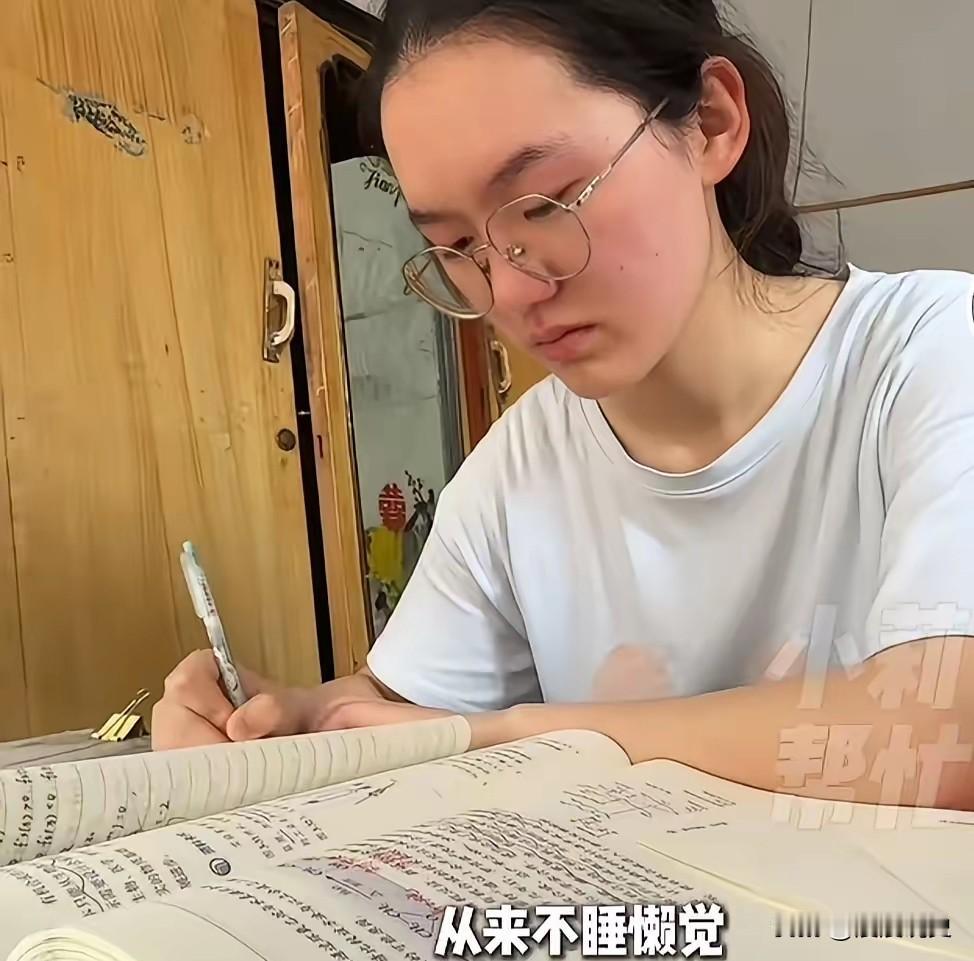 韩雅平拒绝资助，她称：学费学校董事会及当地领导会帮忙解决，生活费到学校后我自己勤