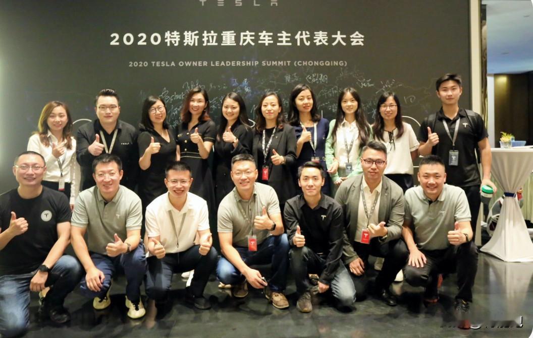今天群里有人问"你们都是怎么跟亲戚解释这车没仪表盘的"，瞬间炸出一堆神回复。有人