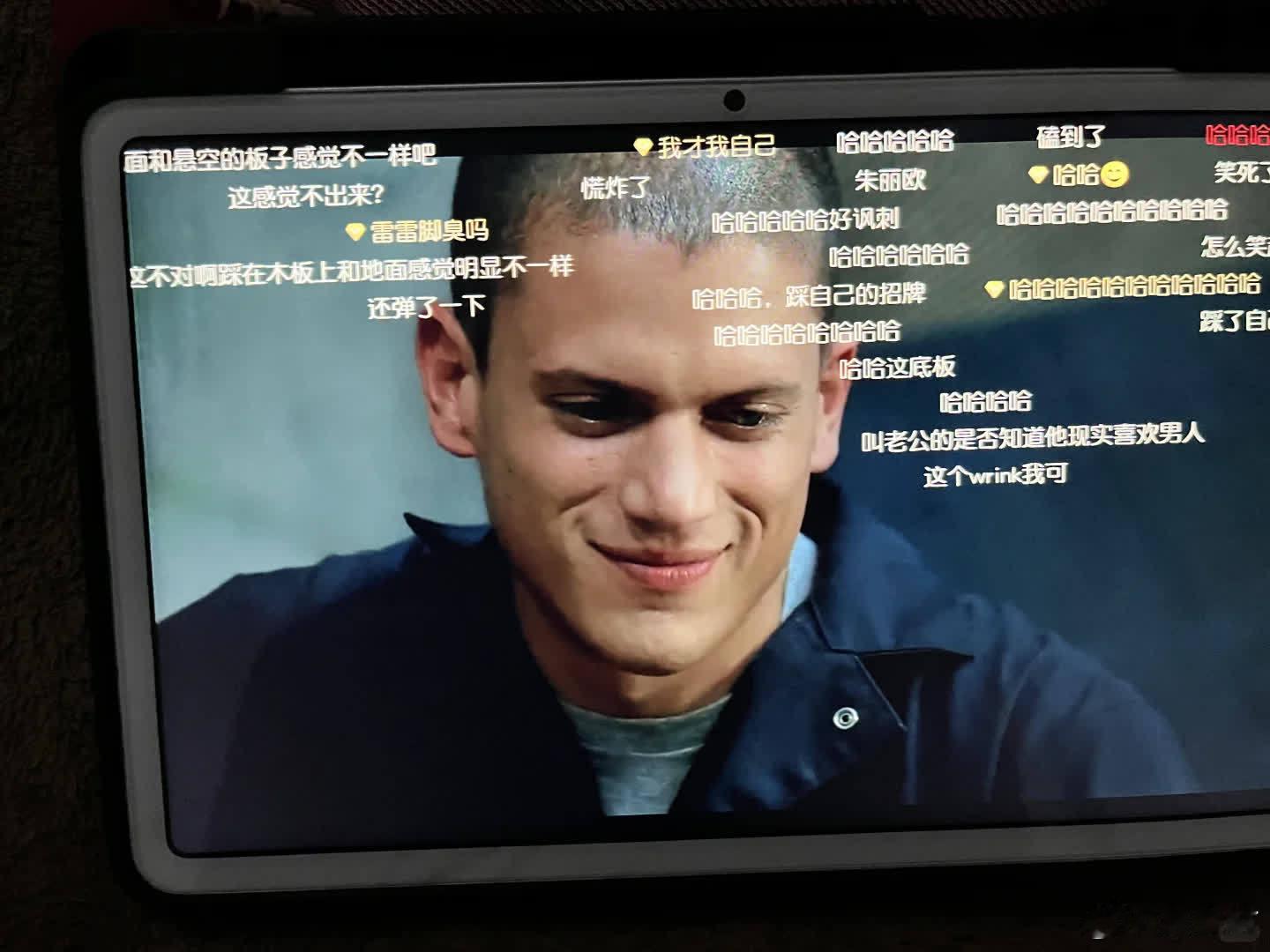 啊哈哈哈，麦克一笑，弹幕瞬间多了起来。 