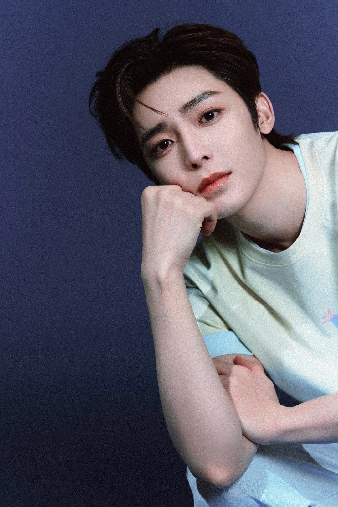 侯明昊 导演你要毁了我吗突如其来的提问直接吓到侯明昊，表情管理失控，慌张反应真实