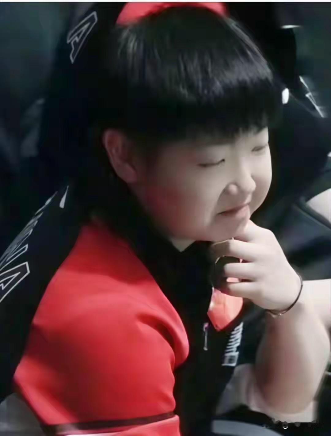 这届成都混团世乒赛，由于王曼昱受伤，孙颖莎成为国乒绝对的主力和得分点！

第一场