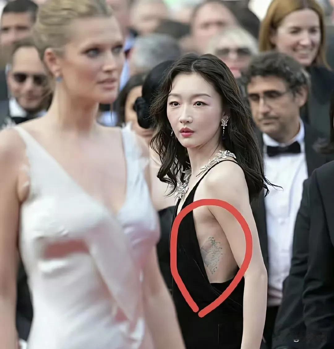 周冬雨刚开始进入娱乐圈的时候，她的样子还很讨喜，气质也是很清纯，笑起来时她的眼睛