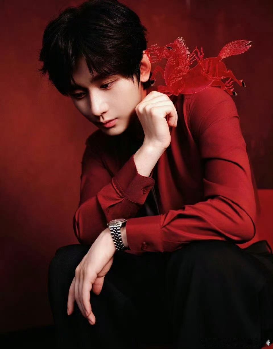 网友问目前90生🥜三大巨头是不是肖战 成毅 龚俊？ 