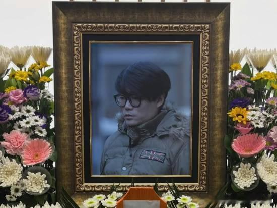 韩国知名导演当街被打死，凶手电话录音公开据报道，韩国导演金昌民2025年10月深