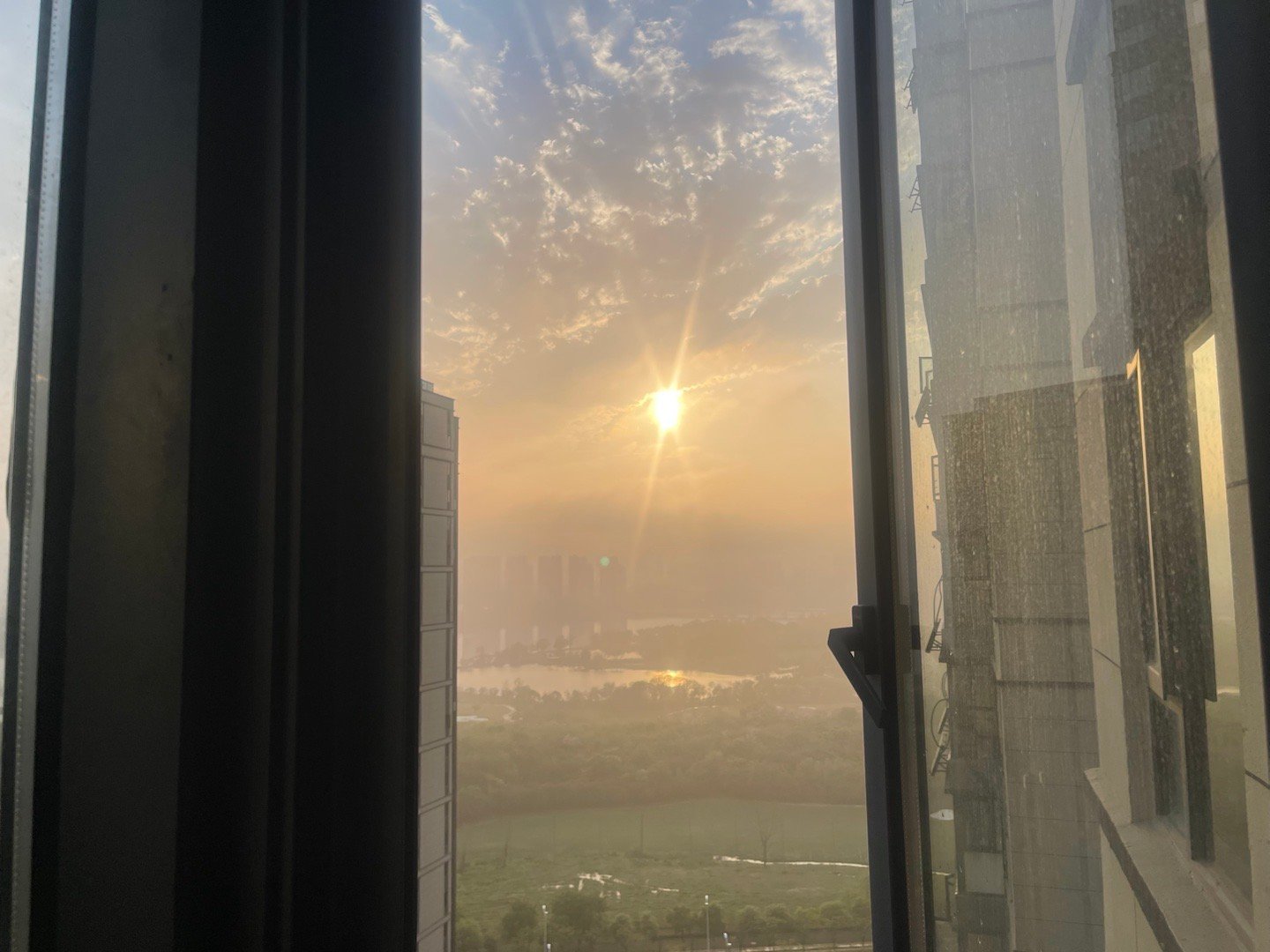 雨过天晴，最美晚霞！夕阳无限好 只是近黄昏。最美晚霞 武汉