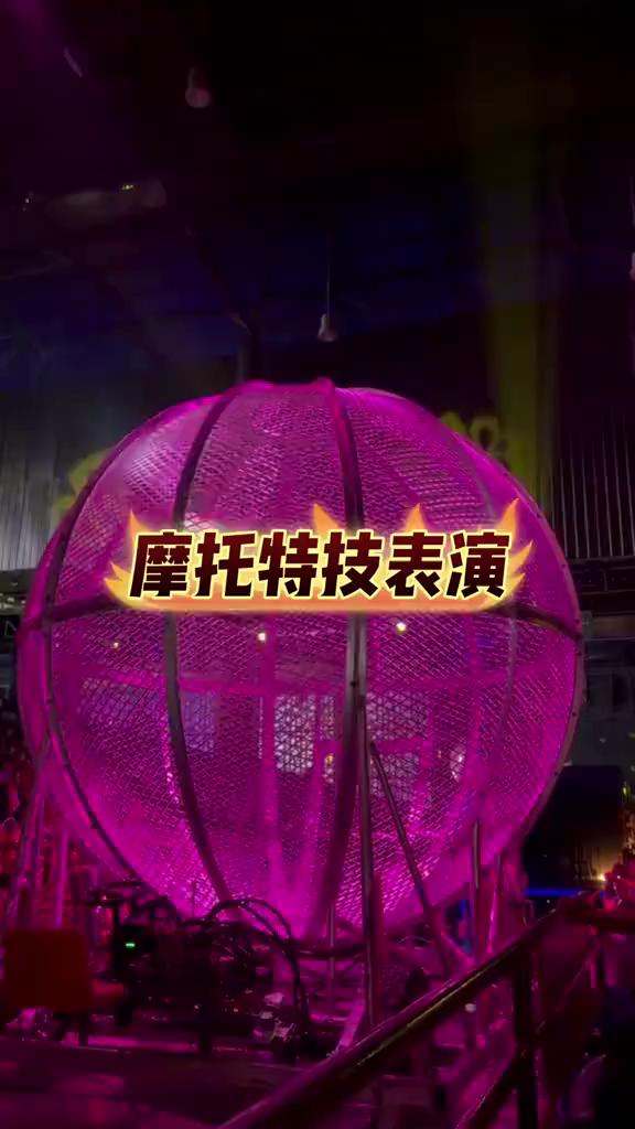 摩托特技表演。
