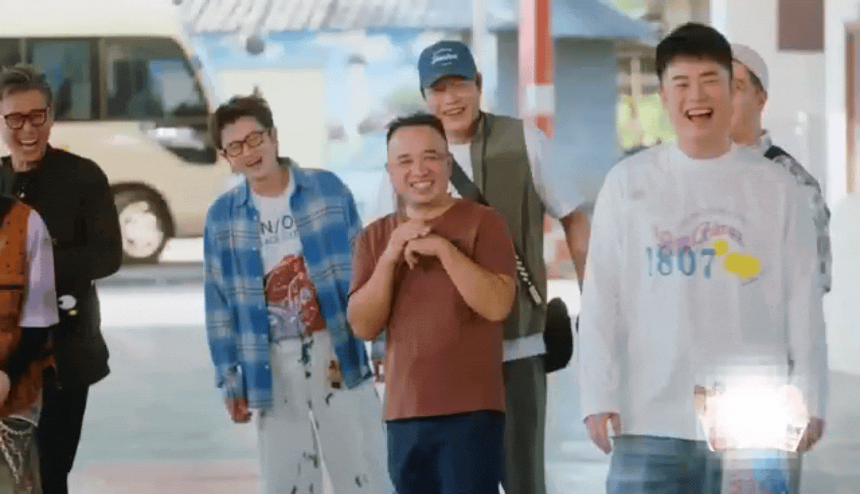 79年邓超喊81年老师叔叔邓超喊小自己两岁的人叔叔邓超那句叔叔喊得特别自然，自然