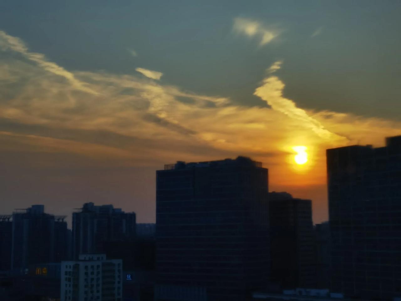 理发用方言怎么说理发，在河南省陕县的地方方言，叫推头。也叫剃头。记得在上个世纪8