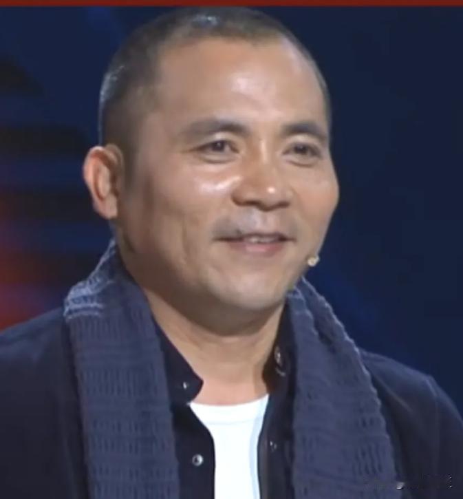 河南周口，12岁的吴丽被送进免费学校，校长向父亲一样，经常主动关爱自己，她从小就