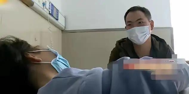 湖南长沙，一个30岁的木工赵新，刚跟前妻离了一年，工地上闲聊，一句话砸进他耳朵里