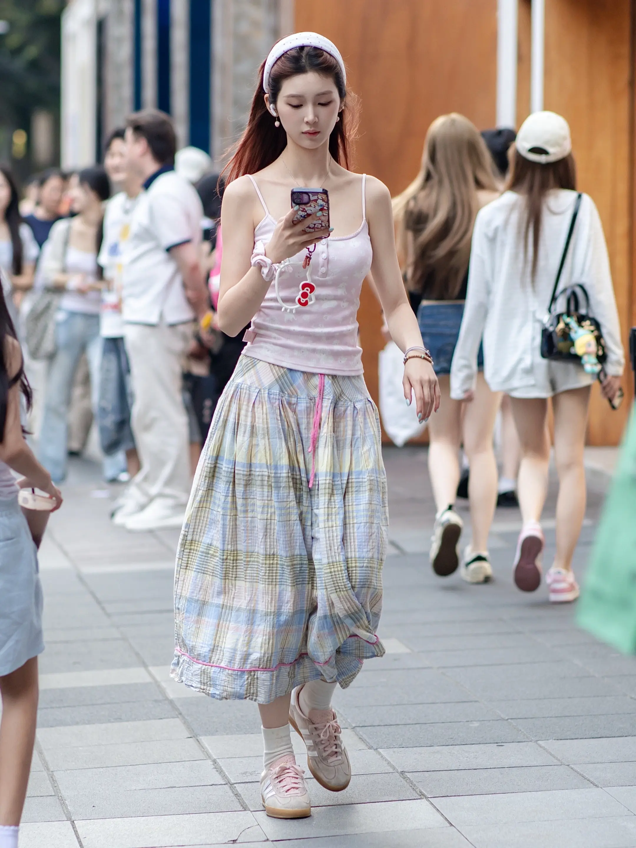 上海街拍/路人美女小姐姐街头穿搭又来啦。