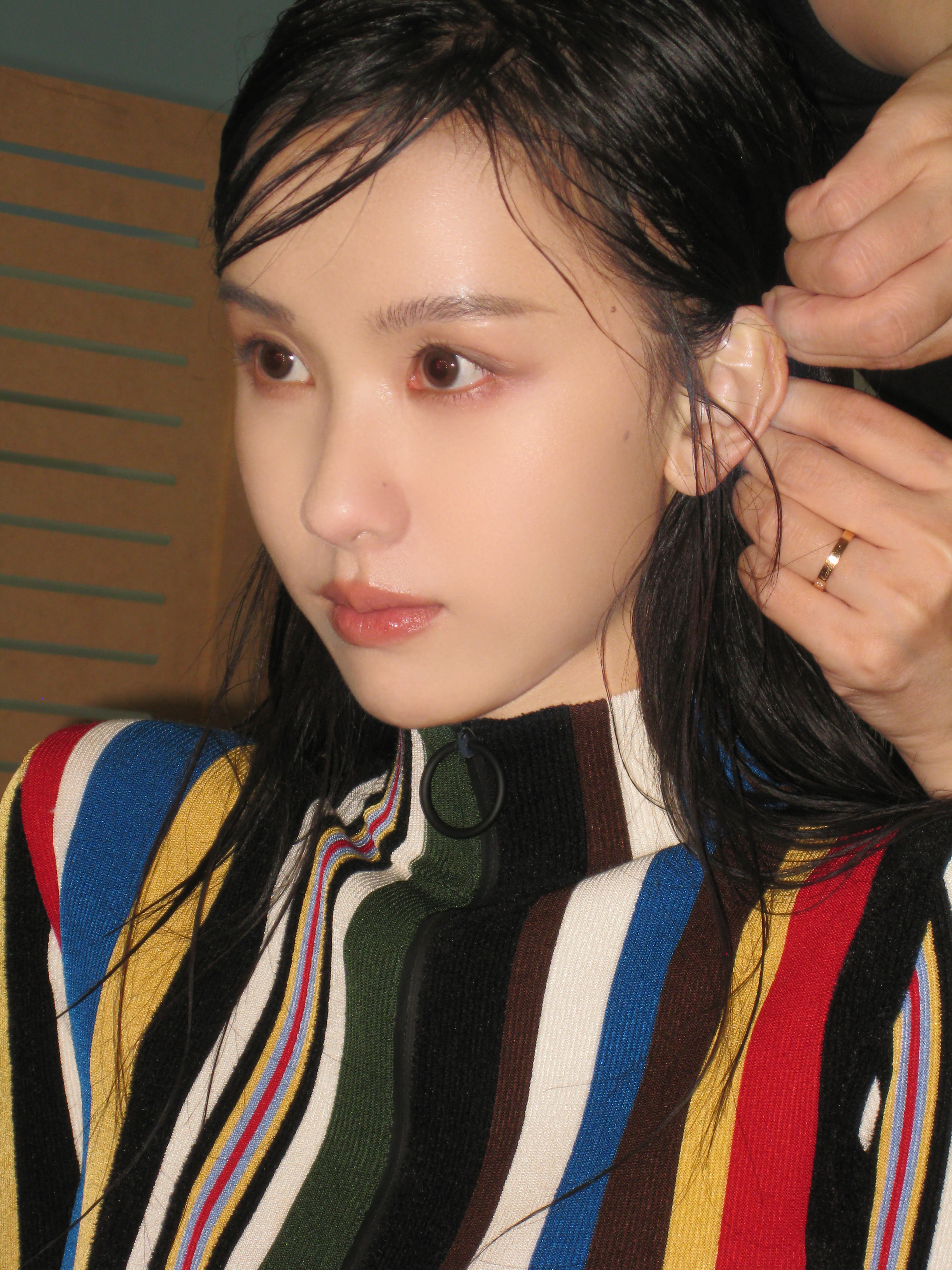 陈都灵 咖啡、阳光、沙滩，和一只努力工作的老板嘟📷