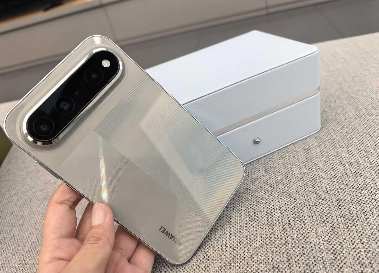 出门不用频繁找充电器，重度使用也安心
📷XMAGE红枫原色影像
自带潜望长焦，