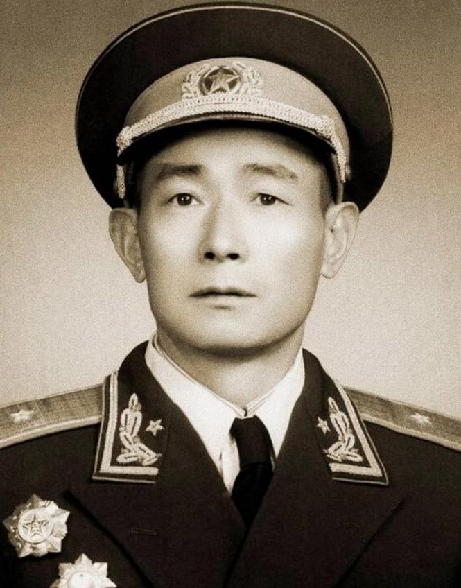 1937年，陈赓把386旅772团1营营长找来，对他说，要升他当团长，营长大喜，