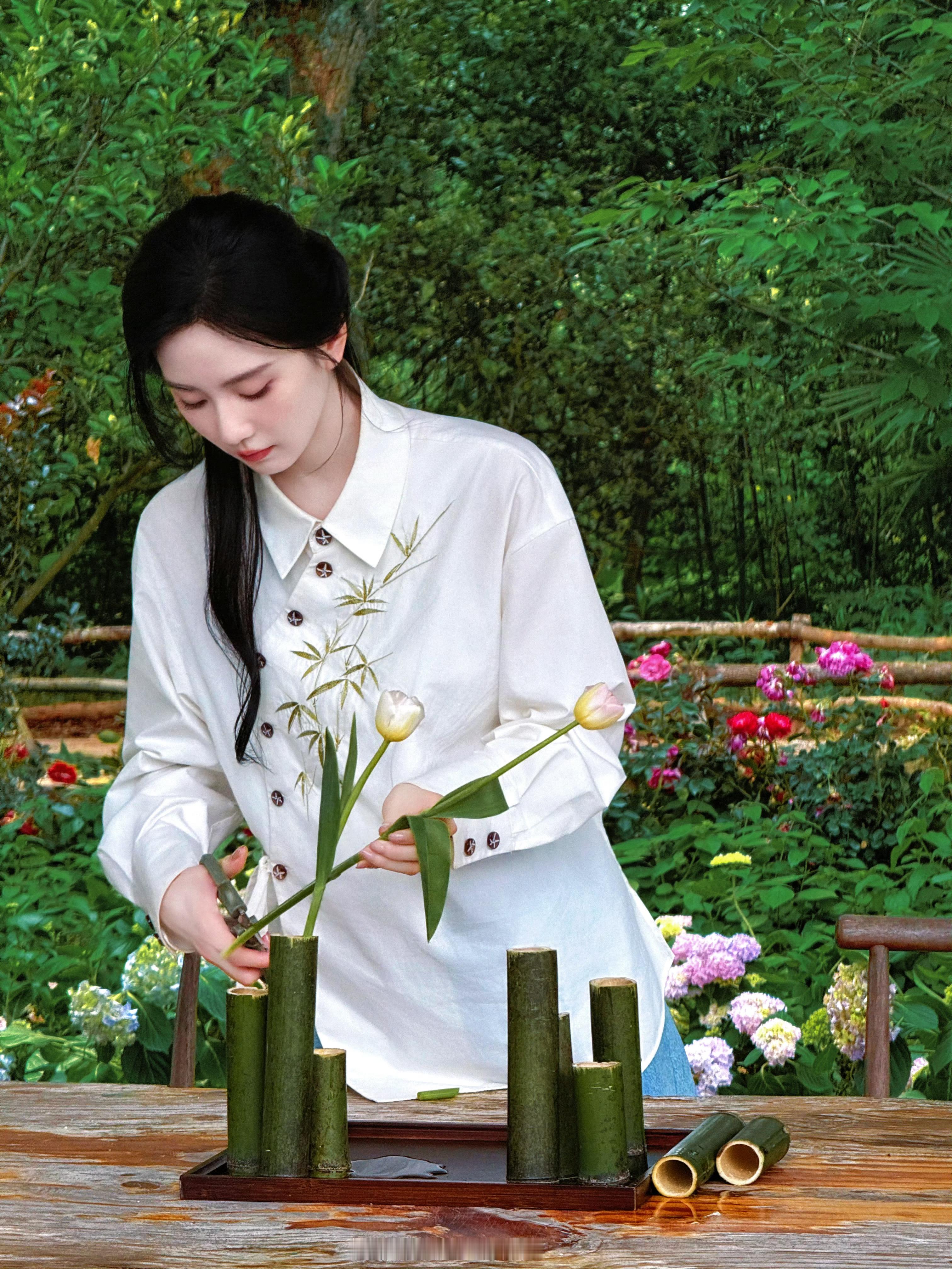 🌸赏心悦目，有助于我的健康刘诗诗新中式造型亮相江西 ​​​