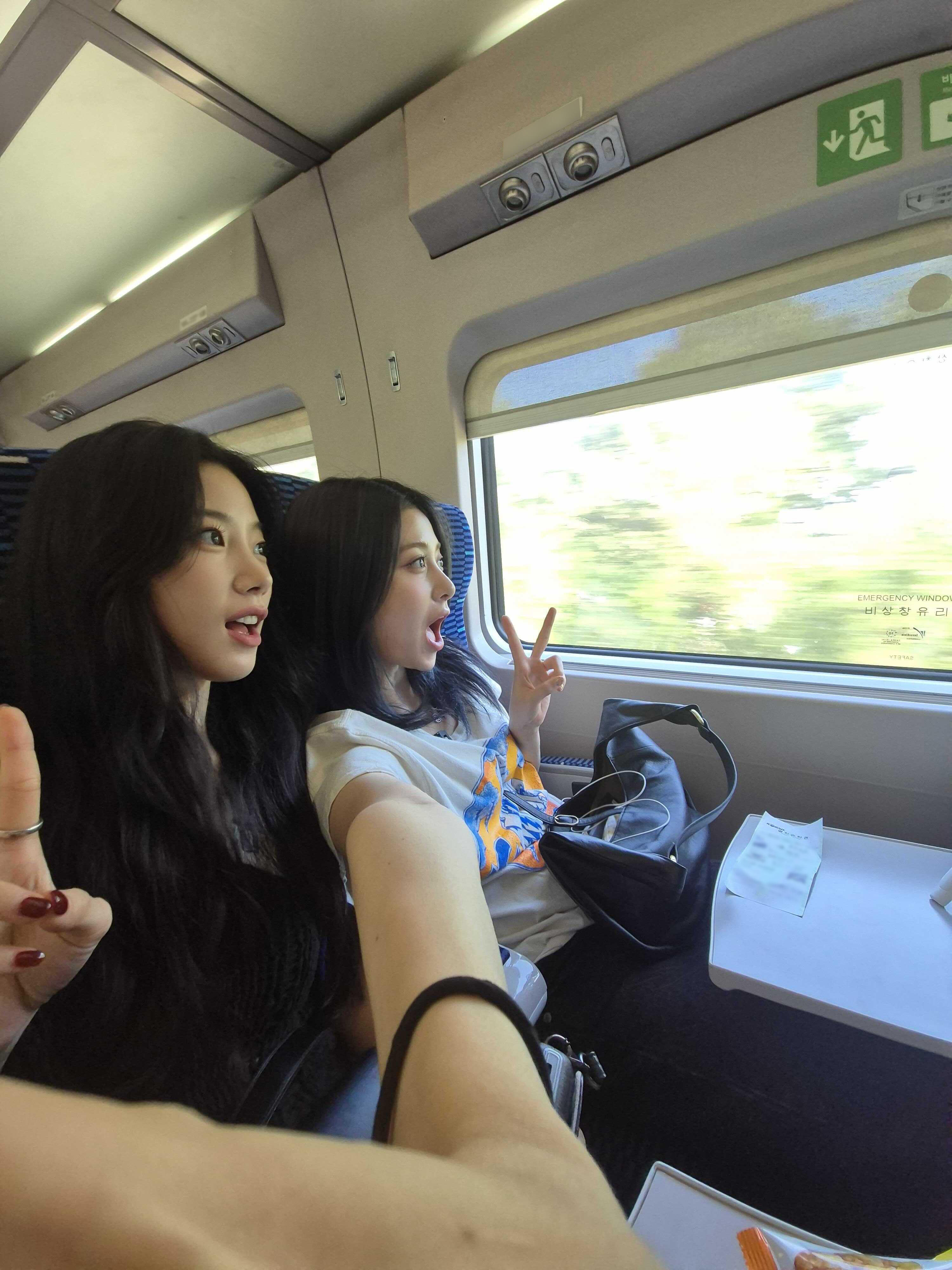 存一些许允真的闺蜜拍照姿势 和朋友旅游这么拍 