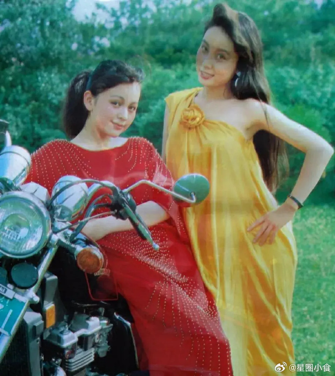 “雪姨”王琳曾经也是“挂历女郎”！她旁边的黄裙子女生也是演员，实在想不起来叫啥名