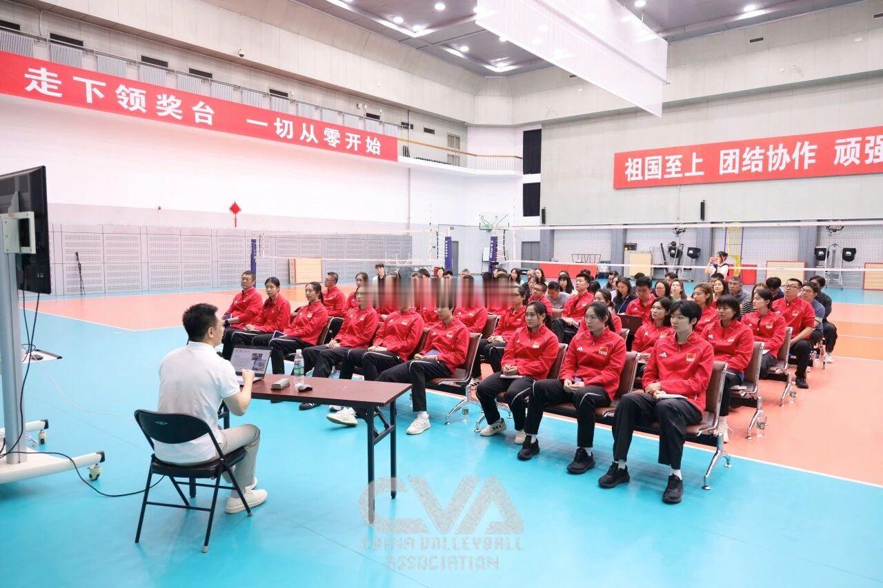【中国排协：运动员应该树立怎样的政绩观？ ——中国女排上好一堂专题课】为深入开展
