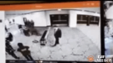 特朗普发布了一段监控录像，显示31岁的科尔·托马斯·艾伦——今晚白宫记者晚宴的疑