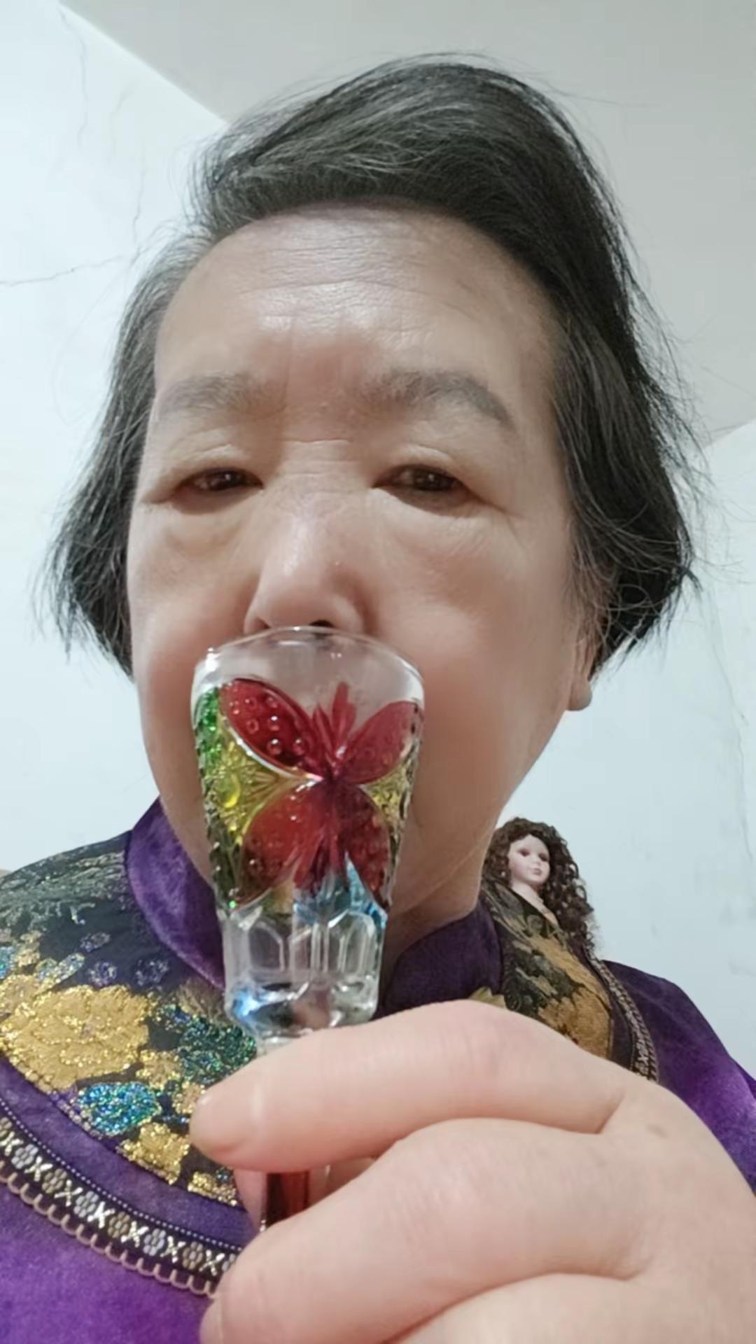 每个年龄段都有不同的美 每个动作都是戏