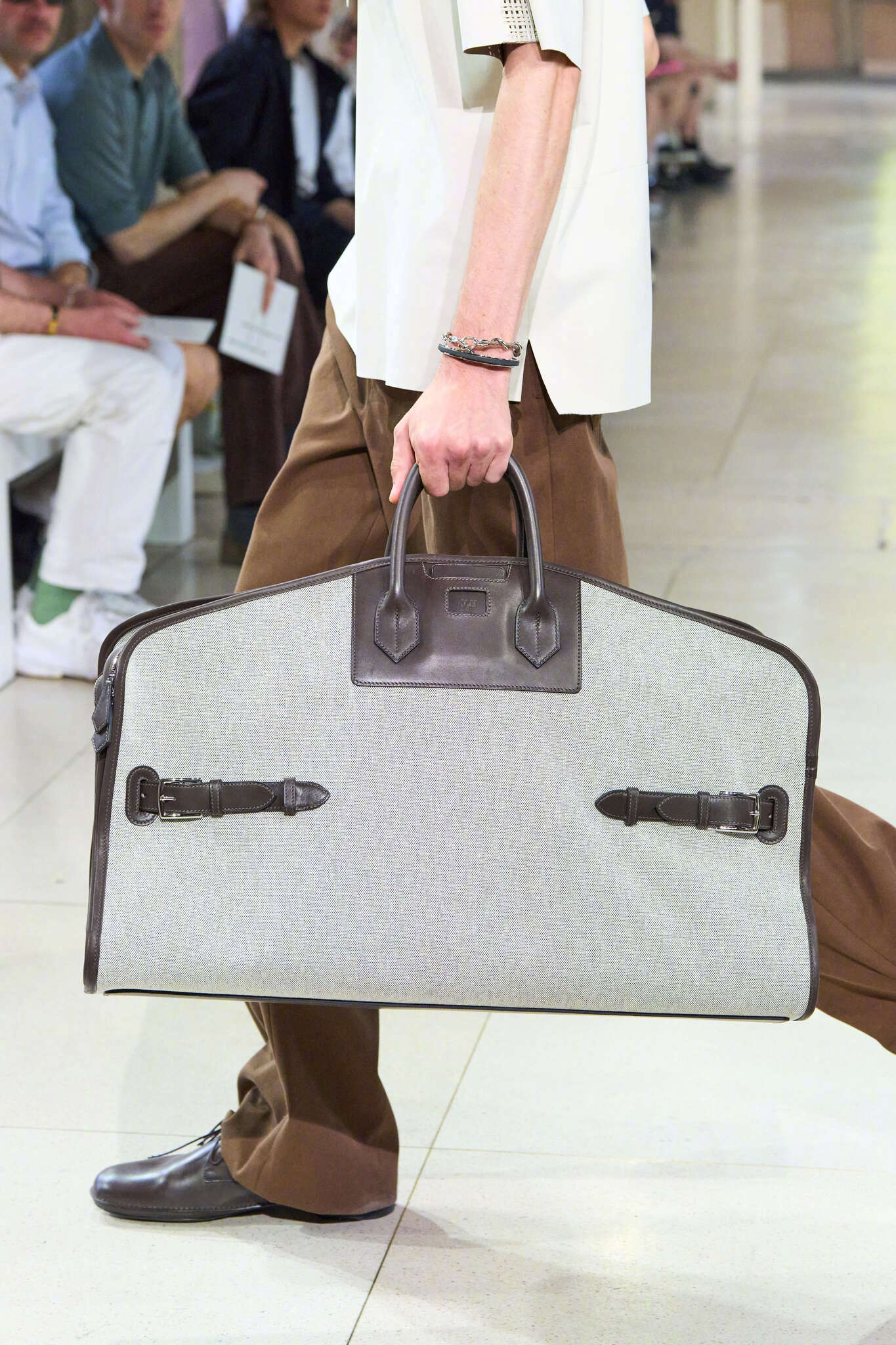 Hermes 2026 春夏男装发布秀——包品细节🍃。 ​​​