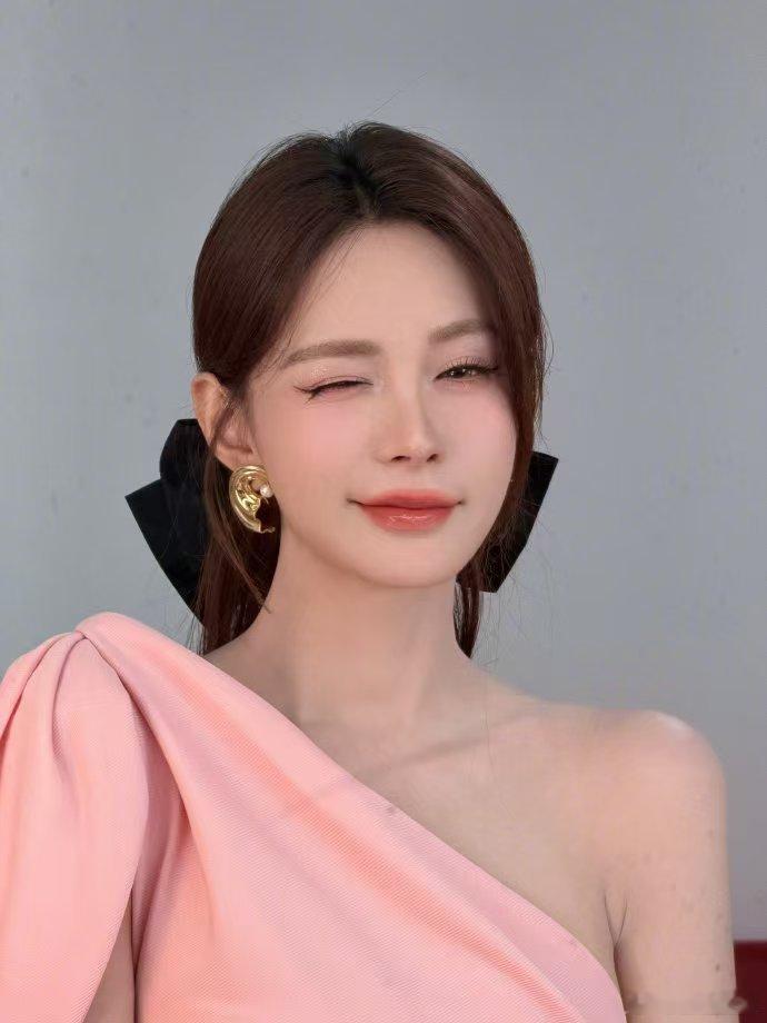 沈梦辰时团合照没提醒宋亚轩刘耀文吗2026青春芒果夜沈梦辰把时代少年团放位 谁还