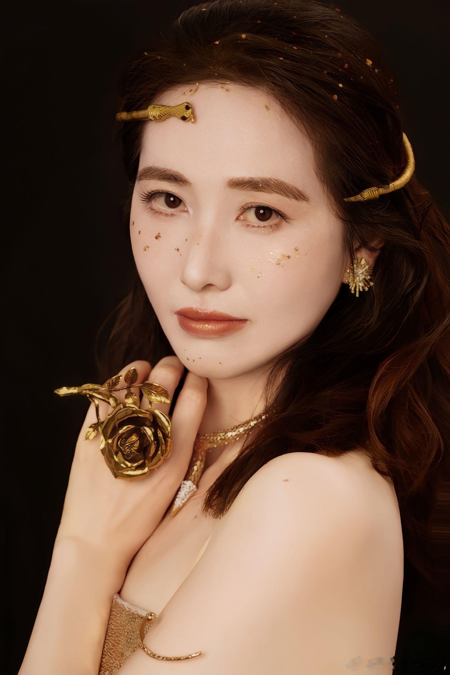 轻熟女神范儿 中年女性的百变美女绘梦长廊