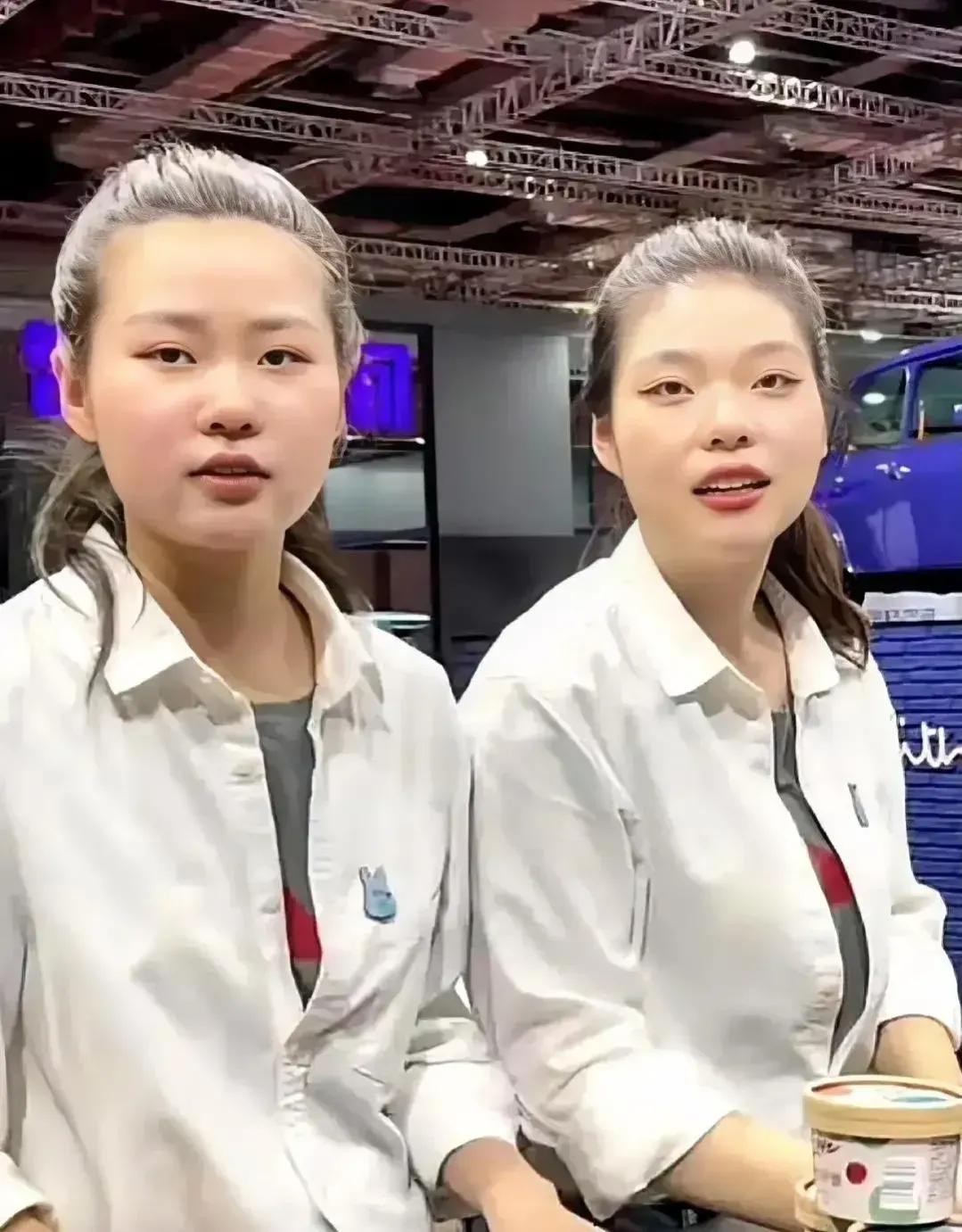 希望大家还是放过这两个小姑娘吧。都是普通人家的孩子，年纪轻轻出来做工作，认认真真