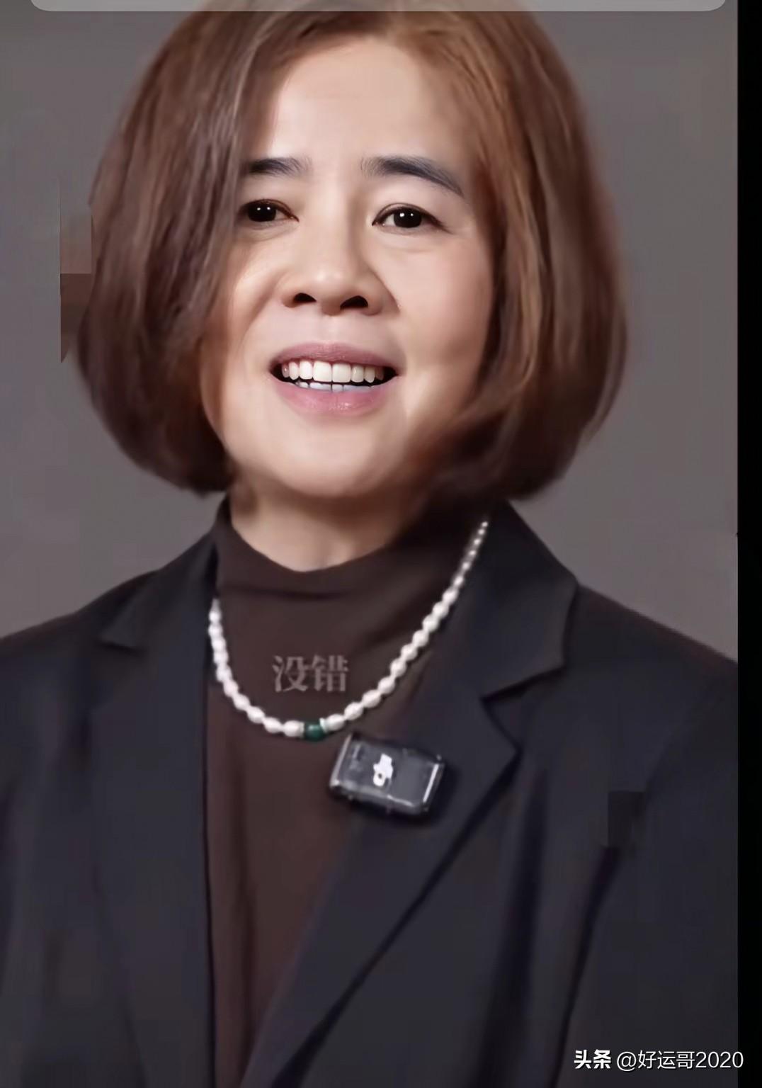 原来金龟子刘纯燕留长发这么好看，不知道现在已经60岁的她，为什么还保留年轻时候主