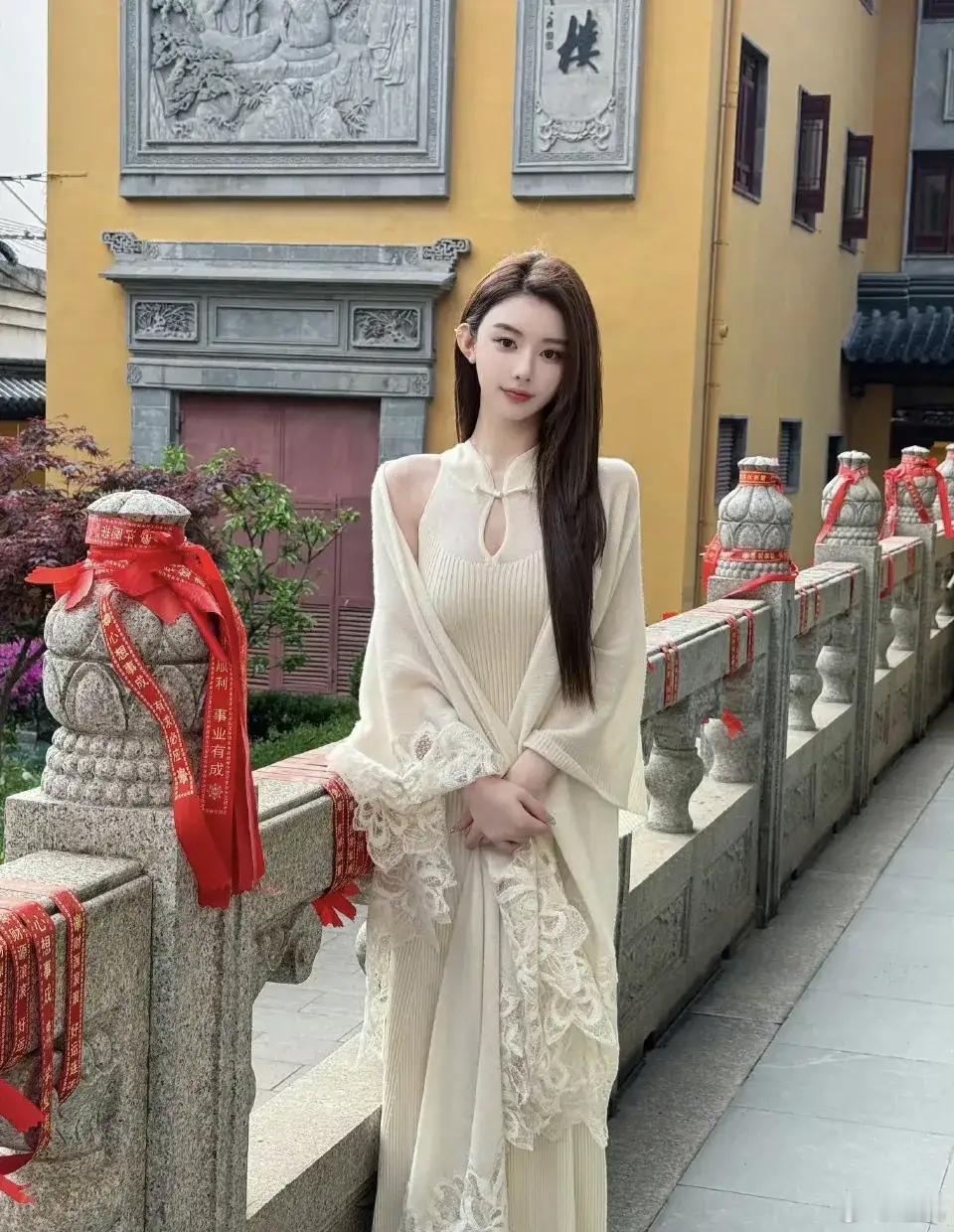 曝冯绍峰恋情 冯绍峰新女友曝光，竟是“叶珂”第二！没想到中年离异男明星的择偶标准