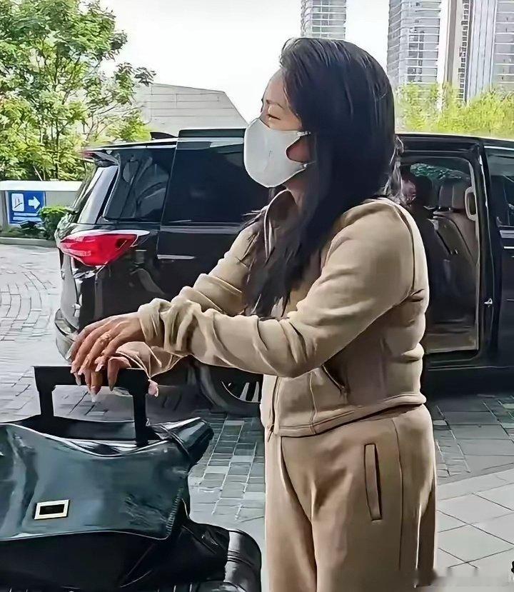 何洁这是生那么多娃的结果吗？ ​​​