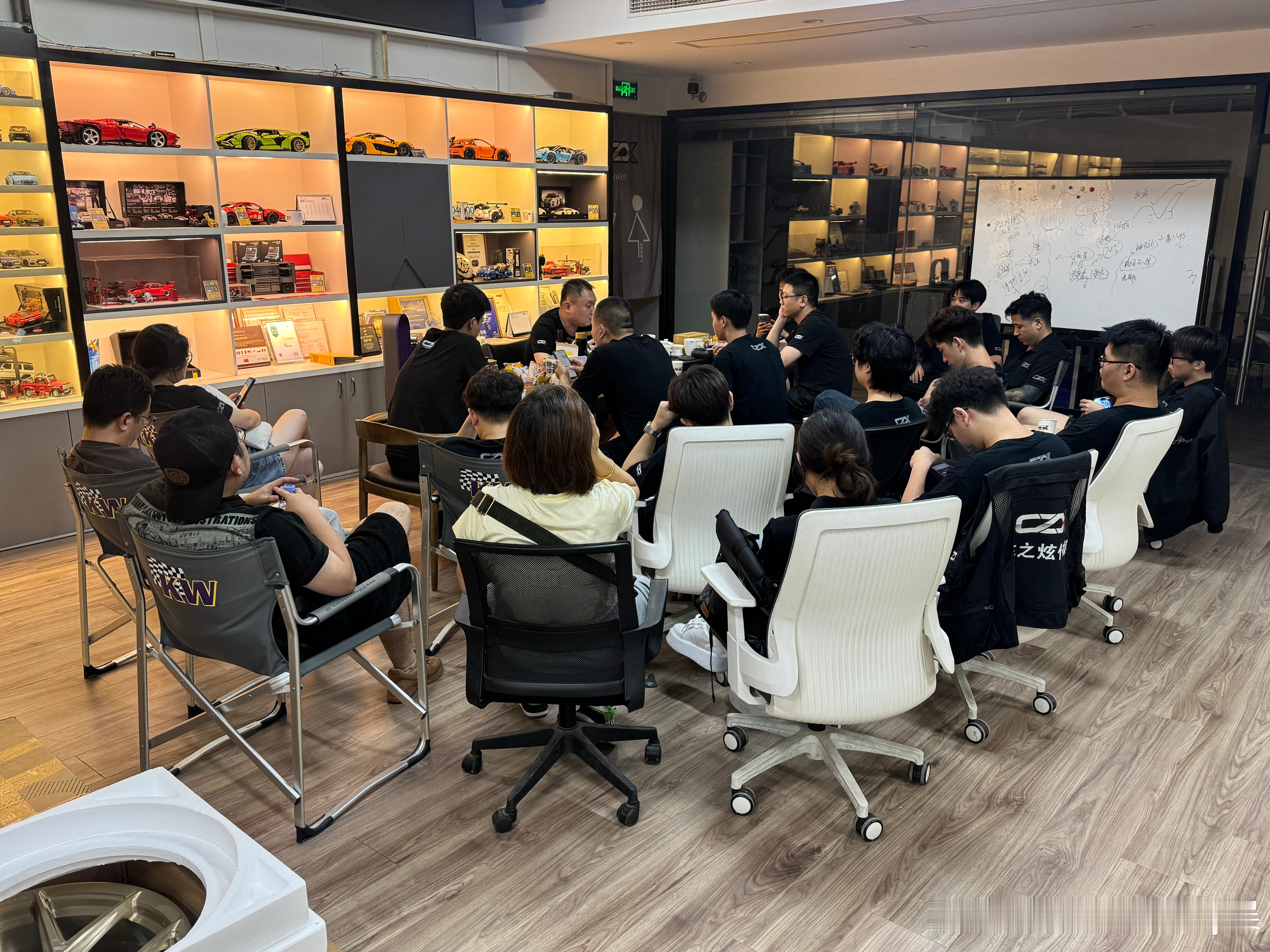 开会 发薪 复盘 22人团队15天发一次 不拖欠 不押薪 享福利  ​​​