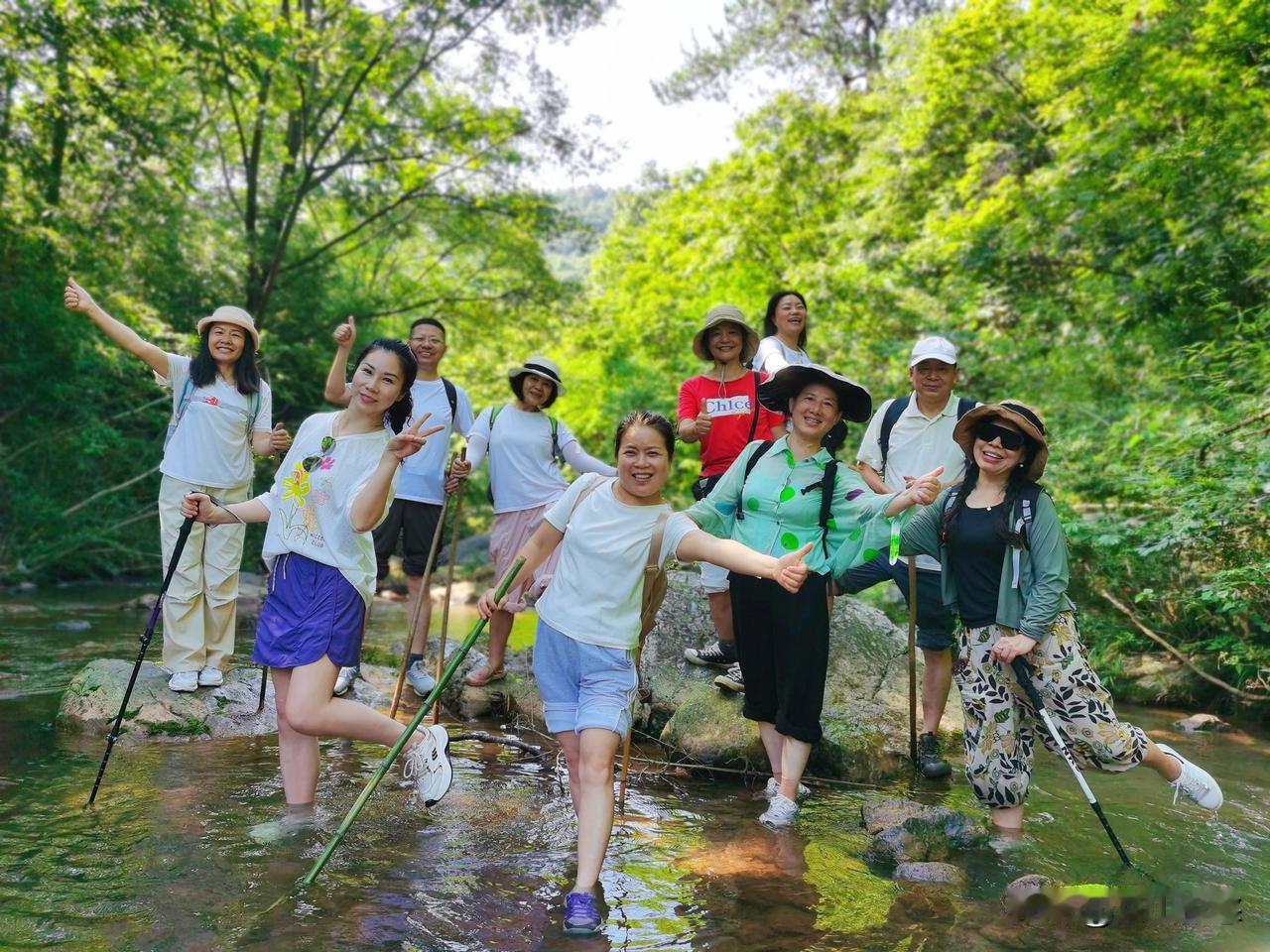 7月11日上午，“走遍京山”户外运动人在京山市绿林镇六房村天荡溪采风