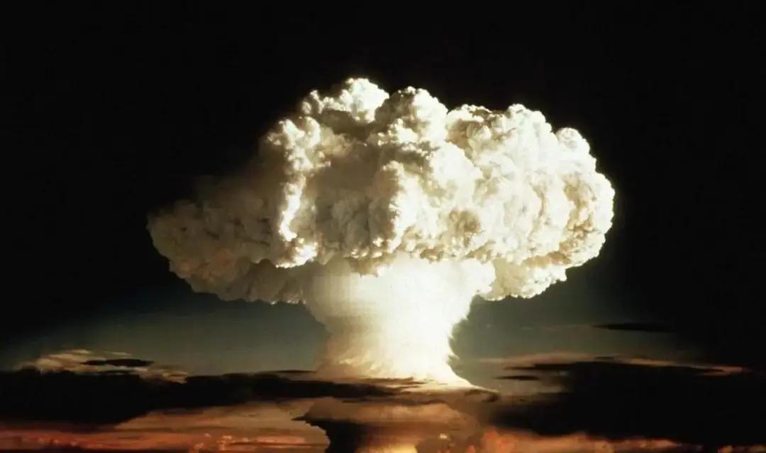 快讯！快讯！
 
美国前高官突然公开了。
 
近日在美国的一次公开访谈中，前国务