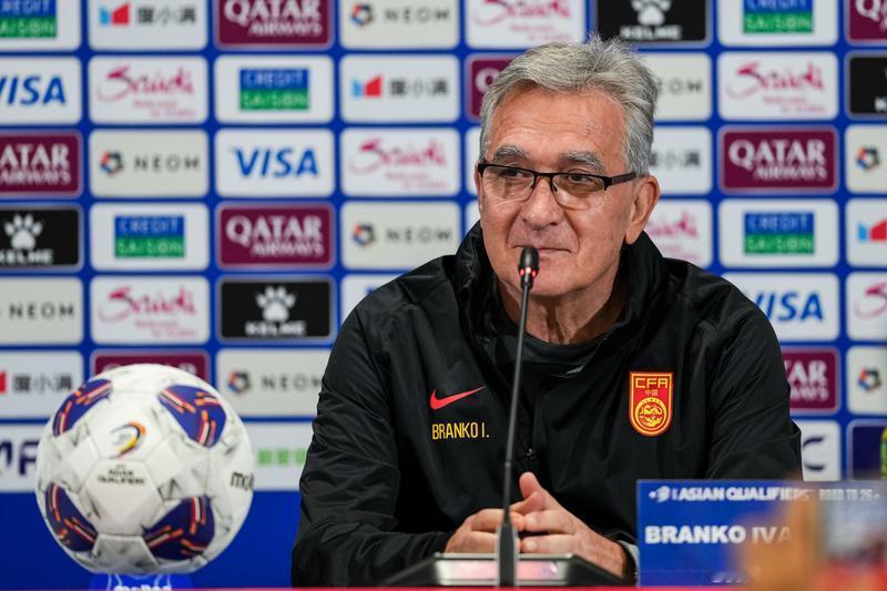 国足主帅薪资大揭秘！外教1.8亿碾压本土，邵佳一400万成新标杆

家人们，国足