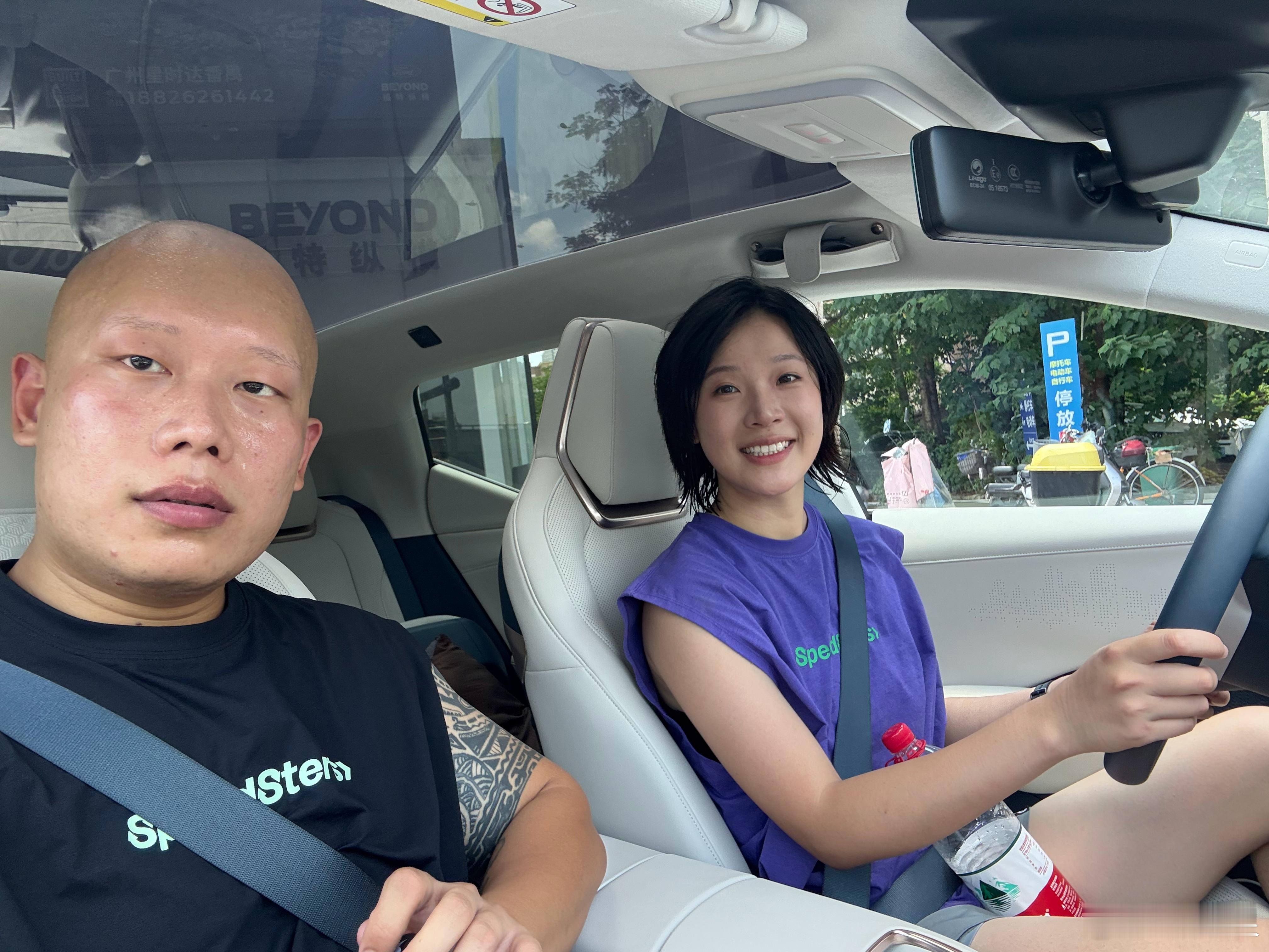来广州就像回家一样，有司机，衣服免费拿，吃饭不要钱。 ​​​