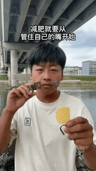 小哥绝对狠人，对自己下死手～